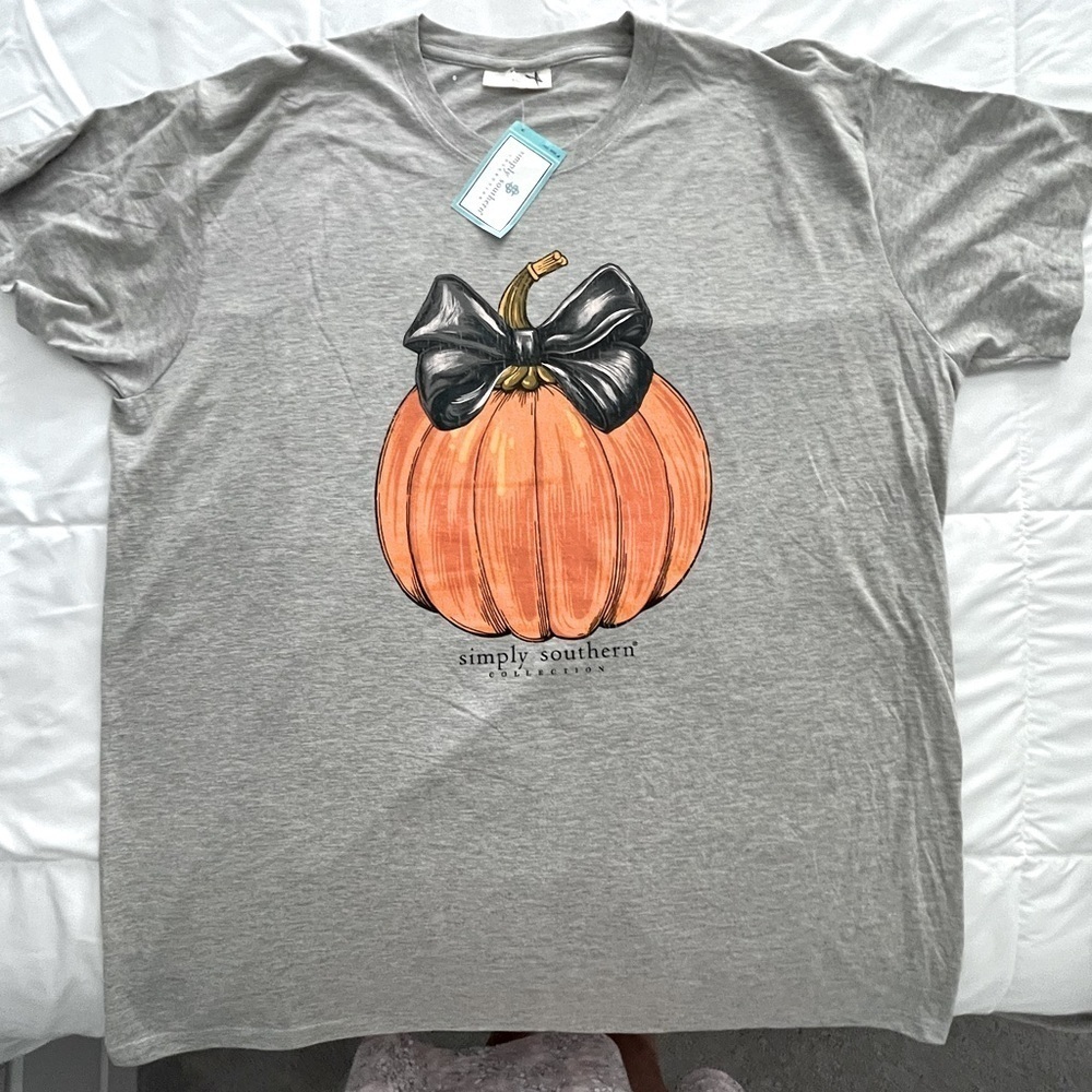 Simply Southern “Pumpkin” Tshirt Size Medium. Grey